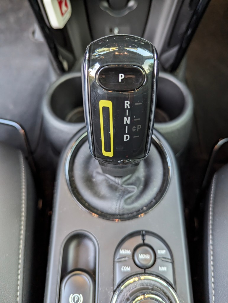 The 2023 Mini Cooper SE's gear selector.